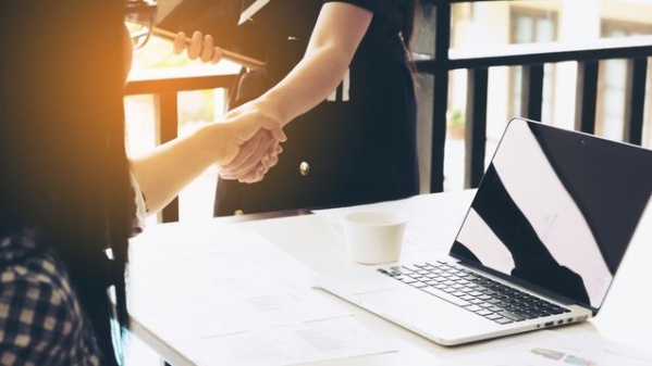 illustration pour Période d'essai d'un CDI après un CDD : la durée du ou des CDD s’impute-t-elle ?